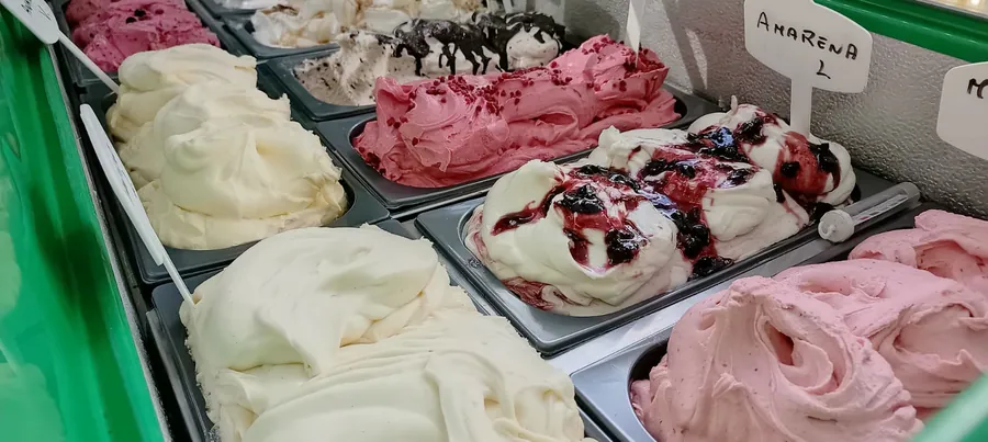 Vaschette di gelato Il Duo in vetrina